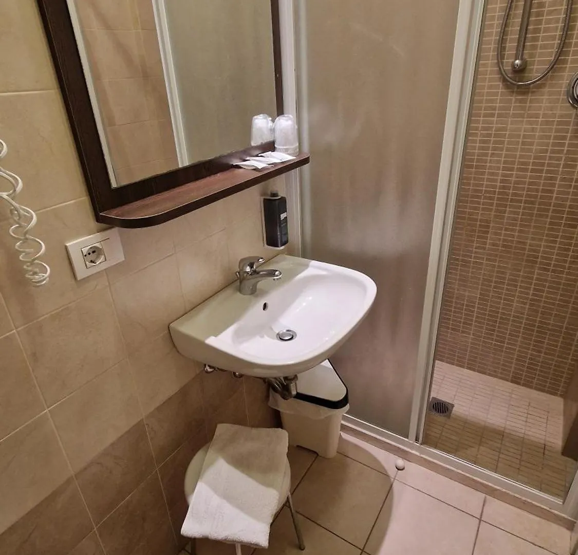 Hotel Alibi Римини