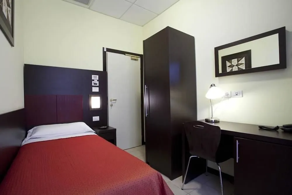 Hotel Alibi Римини